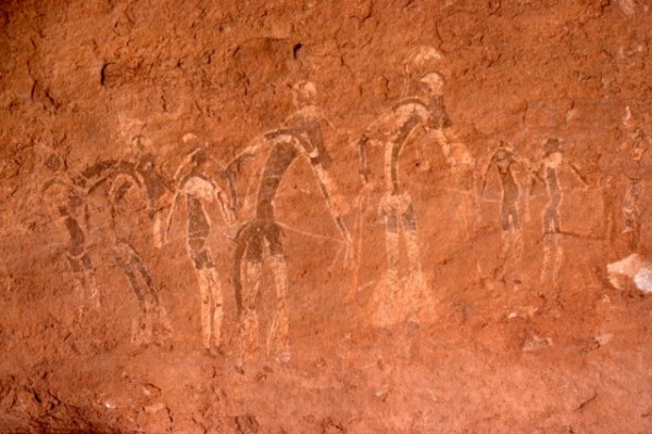 Site de Sefar (Tassili N'Ajjer, Algérie) / Peinture rupestre / Danseurs / 46N-P60-002 