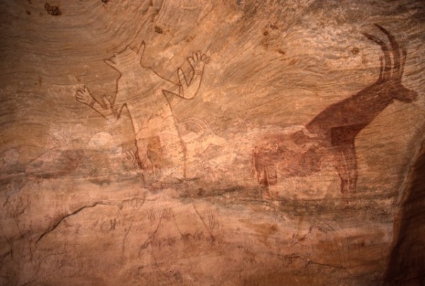 Site de Sefar (Tassili N'Ajjer, Algérie) / Peinture rupestre / Grand dieu et antilope / 46N-P63-001 