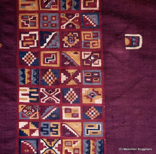 Tocapus, écriture inca sur un poncho (région de Tahuantinsuyo)